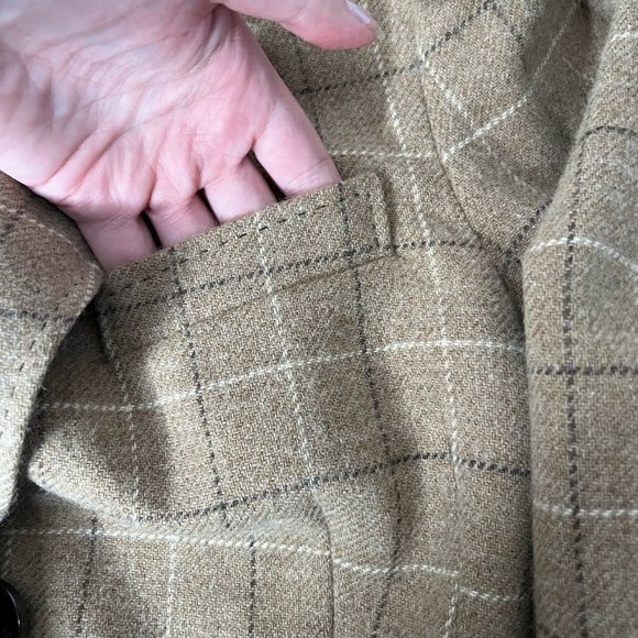 Bogner Plaid Wool Blazer w/ Leather Elbow Patches - 38/8 - 3 button, notch lapel - Picture 7 of 15